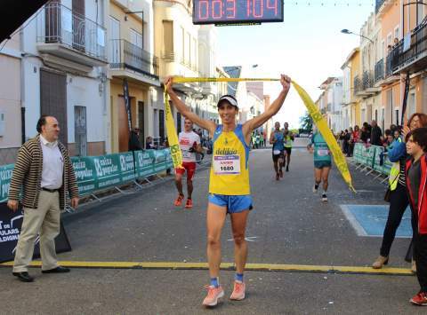 Karem Faus en la carrera de Beniarjó. (Archivo).