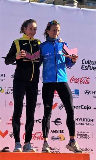 Pilar Rubio, a la izquierda, en la 10K Valencia Ibercaja.