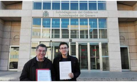 Manuel Carceller, de la Plataforma per la Llengua, con Raúl Diego, en Valencia. Manuel Carceller, de la Plataforma per la Llengua, con Raúl Diego, en Valencia.