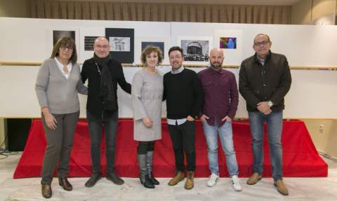 Miembros del jurado con la presidenta Martí y la madrina. Miembros del jurado con la presidenta Martí y la madrina.