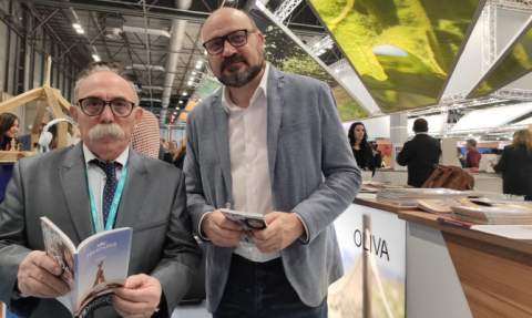 El concejal de Turismo de Oliva, Quino Calafat y el presidente de Gastroliva, Paco Soqueta.