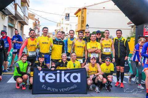 Parte de los corredores del CA Safor Teika participantes en Palmera.