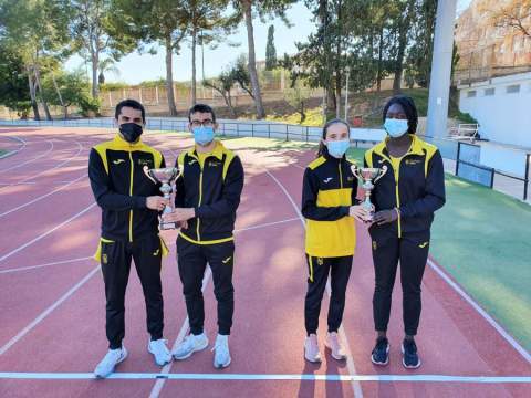 Fran Vilches, Bernat Pérez, Olga Moratal y Binta Watt, en representación de los equipos masculino y femenino del club.