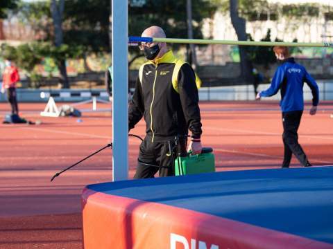 Desinfección de aparatos e instalaciones durante el campeonato. / Foto: Javier Cloquell.