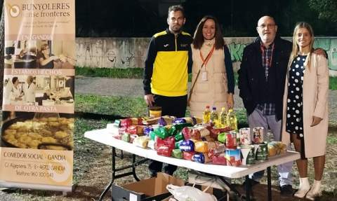 Recogida de alimentos en la escuela del CA Safor Teika