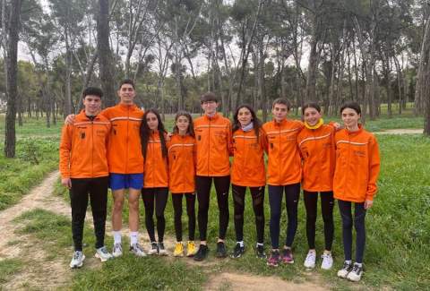 Atletas cadetes y juveniles del CA Safor Teika.