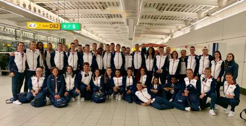 Foto de grupo en el aeropuerto de Ámsterdam.