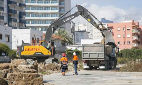 Las obras, en la parcela del antiguo residencial El Álamo. Las obras, en la parcela del antiguo residencial El Álamo.
