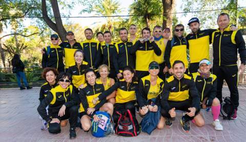 Algunos de los corredores ‘groguets’ en la Mitja de Xàtiva.