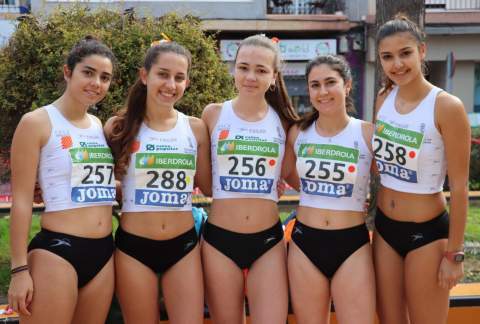 Equipo Sub20 con Zaira Zafra en Torrevieja.