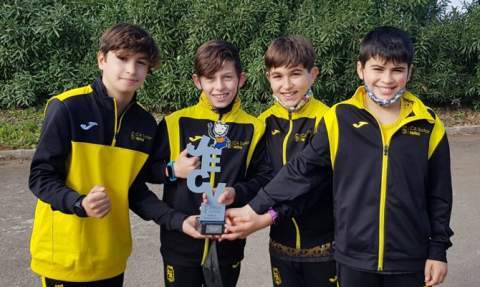 Equipo infantil en el Cross de Alzira.