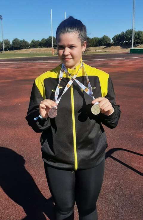 Carla Mascarell, con sus dos medallas.