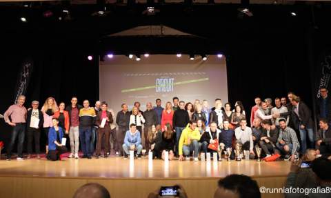 Foto de grupo con los premiados por categor&iacute;as. / Run-n&iacute;a fotograf&iacute;a.