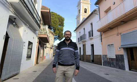 Jordi Puig en un carrer de Ròtova. Jordi Puig en un carrer de Ròtova.