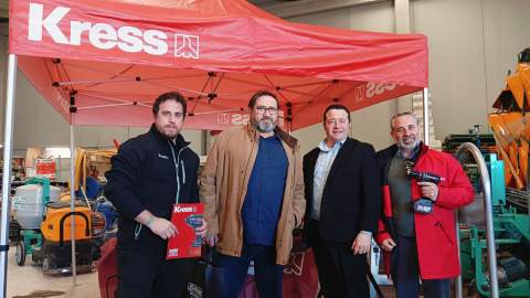 El gerente de Proinbeni, Andrés Ferrer, con proveedores de Kress.