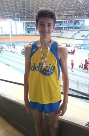 &Oacute;scar Comes, plata en los 600 metros lisos.