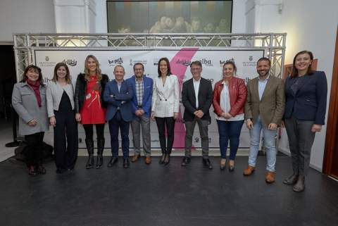 Representantes políticos y municipales en el “photo-call”. / Foto: Natxo Francés.