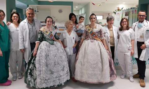 Visita de cortesía de las Falleras Mayores de Gandia al hospital, uno de los últimos actos antes de que se suspendieran las Fallas. Visita de cortesía de las Falleras Mayores de Gandia al hospital, uno de los últimos actos antes de que se suspendieran las Fallas.