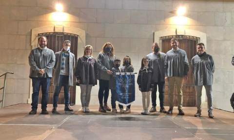 Un dels banderins lliurats. Un dels banderins lliurats.
