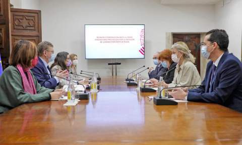 Reuni&oacute;n de coordinaci&oacute;n, ayer en el Palau.