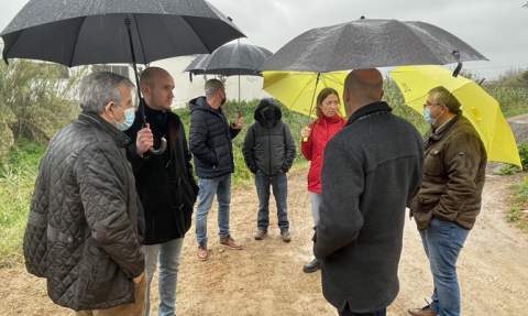 El presidente de la CHJ con el alcalde y técnicos. El presidente de la CHJ con el alcalde y técnicos.