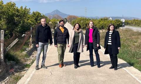 Gimeno con la alcaldesa y concejales de Compromís en Oliva. Gimeno con la alcaldesa y concejales de Compromís en Oliva.