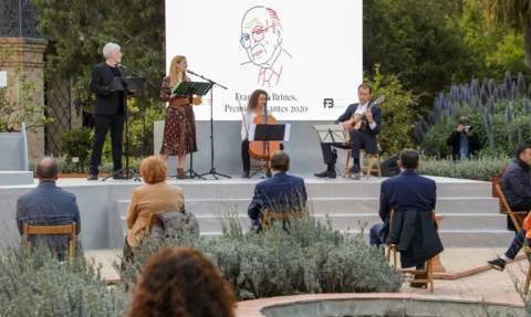 Un momento del recital po&eacute;tico en Valencia.