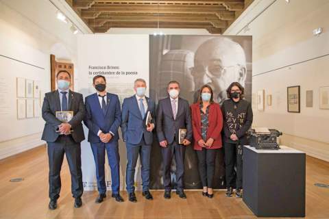 Visita de l'exposició per part de la comitiva olivana. Visita de l'exposició per part de la comitiva olivana.