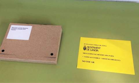 Kita para votar en Braille.