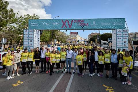 Autoridades, organizadores y representantes de patrocinadores, antes de la salida. / Foto: Natxo Francés.