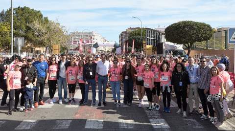 Autoridades, organizadores y representantes de patrocinadores, antes de la salida. / Foto: Natxo Franc&eacute;s.