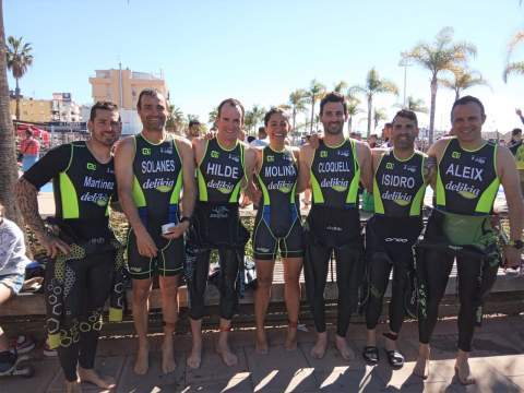 Triatletas del CA Safor en el abierto de Gandia.