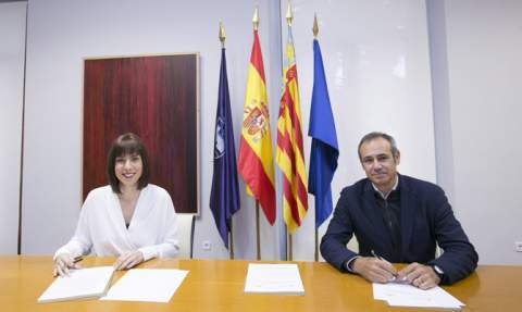 Firma del convenio para poner en marcha el sistema. Firma del convenio para poner en marcha el sistema.
