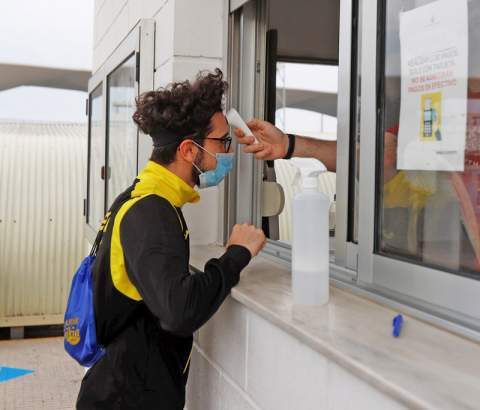 Control de temperatura en el acceso.