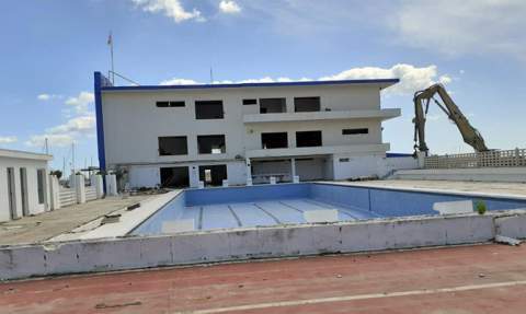 El Náutico, con la emblemática piscina. El Náutico, con la emblemática piscina.