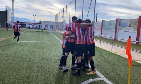 Jugadores del R&aacute;cing celebran un gol.