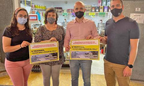 El alcalde, con comerciantes.