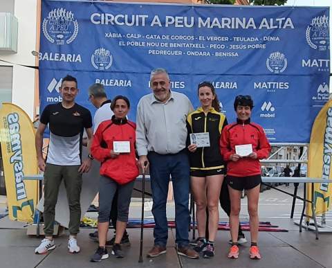 María Boscà en el podio de la carrera de Pego.