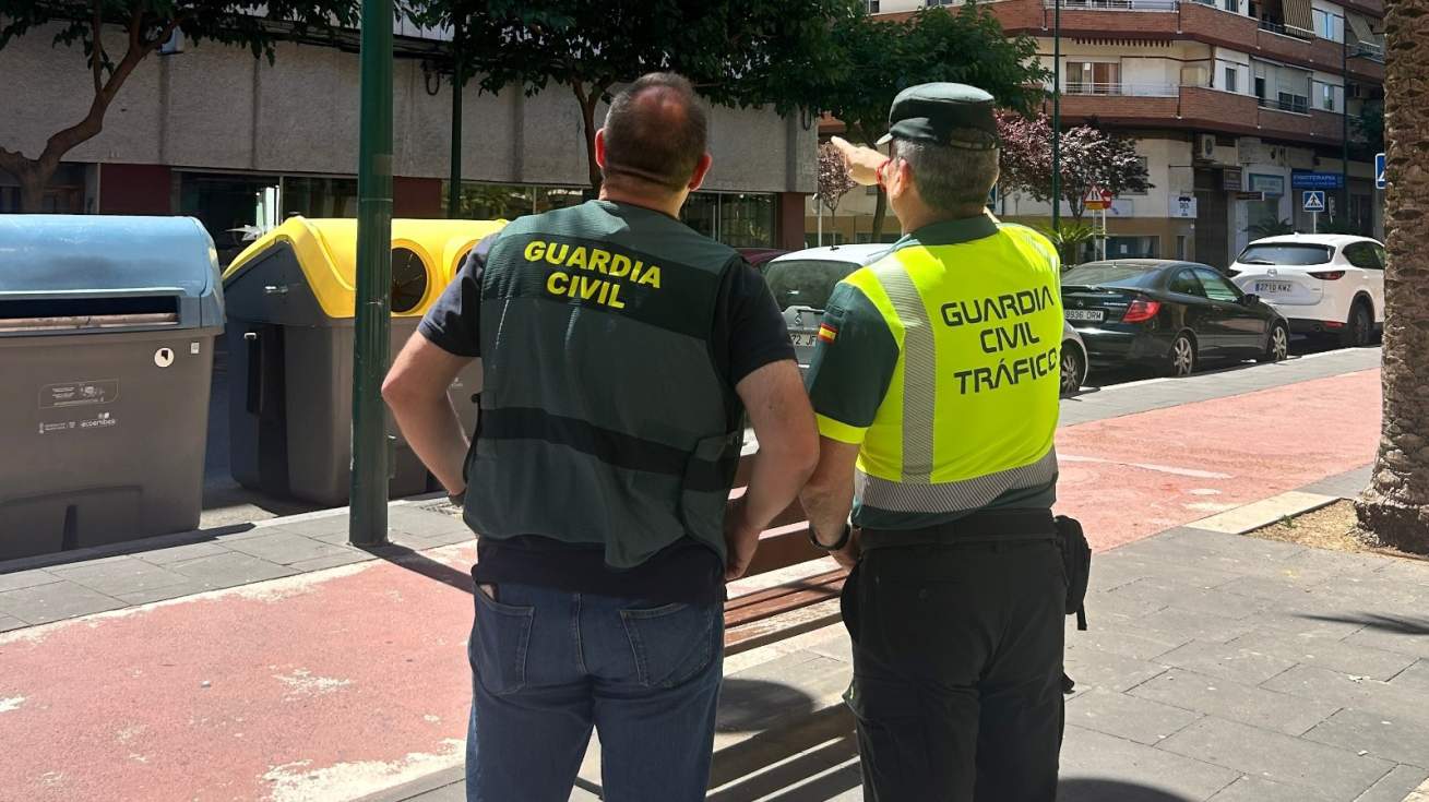 La Guardia Civil rescata una mujer por un incendio en su vivienda de Gandia