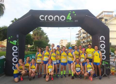 Algunos miembros del CA Safor en el Corre de Nit.