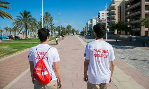 Informadores de playa en Gandia.