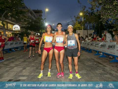 Las tres primeras mujeres clasificadas. / Foto: Toni Deusa.