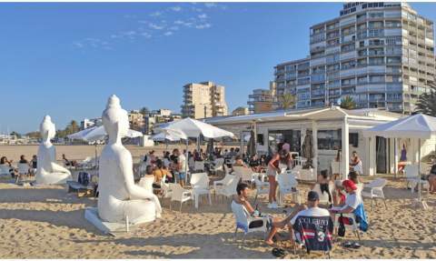 Chiringuito 2 de la playa de Gandia, el viernes. Chiringuito 2 de la playa de Gandia, el viernes.