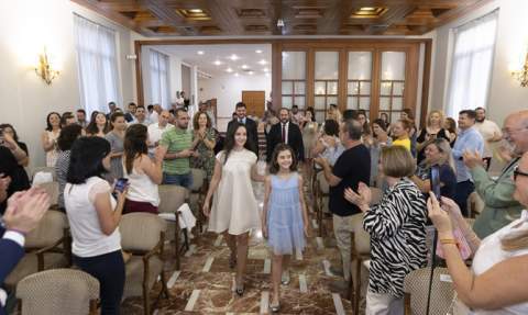 Les Falleres accedeixen al sal&oacute; de plenaris on va tindre lloc l'assemblea.