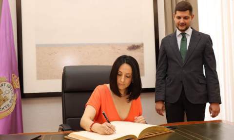 La consellera Torr&oacute; y el alcalde Prieto, el martes.