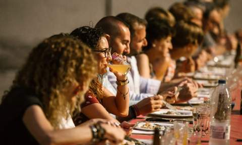 Una de las cenas el verano pasado. Una de las cenas el verano pasado.