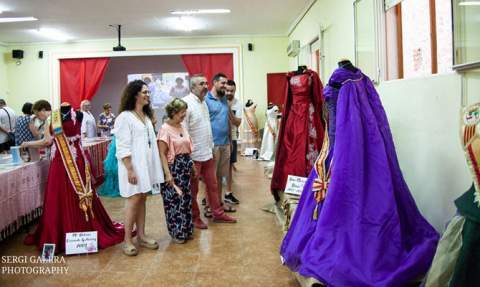 Exposici&oacute; de vestits de Regines de les Festes.