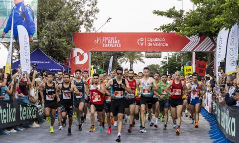 Salida del 10K Nocturn, el s&aacute;bado pasado. / Foto: Colectivo La Noria.