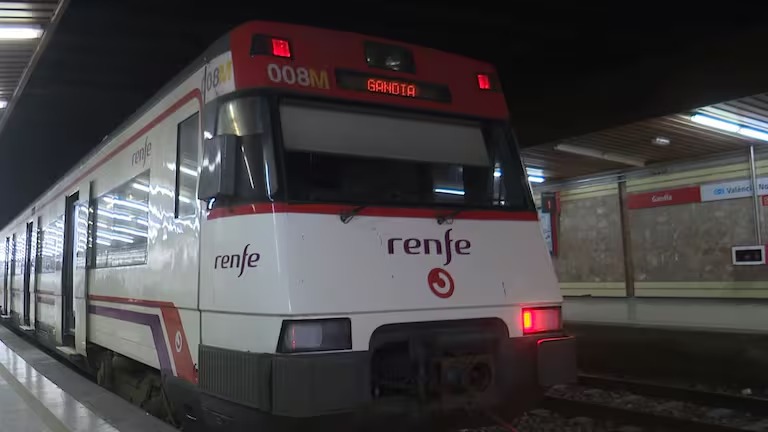 Renfe adapta els horaris dels trens de Rodalia entre València Nord i Platja i Grau de Gandia durant l'estiu