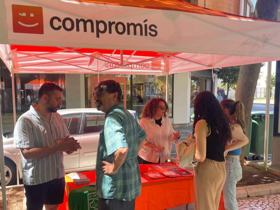 Segona recollida de signatures de Compromís per a declarar Gandia zona tensionada aquest dissabte